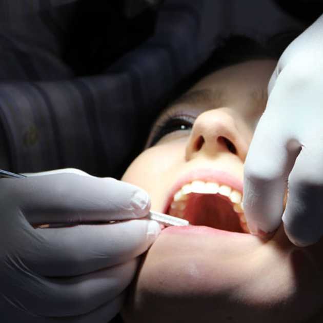 عيوب طربوش الأسنان و5 نصائح للتعامل معها 2 عيوب